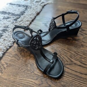 Tory Burch "Miller" T Strap Wedge Sandals | Black | Size 7.5 | EUC